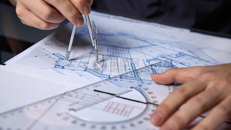 房屋建筑施工总承包的利与弊：全面解析
